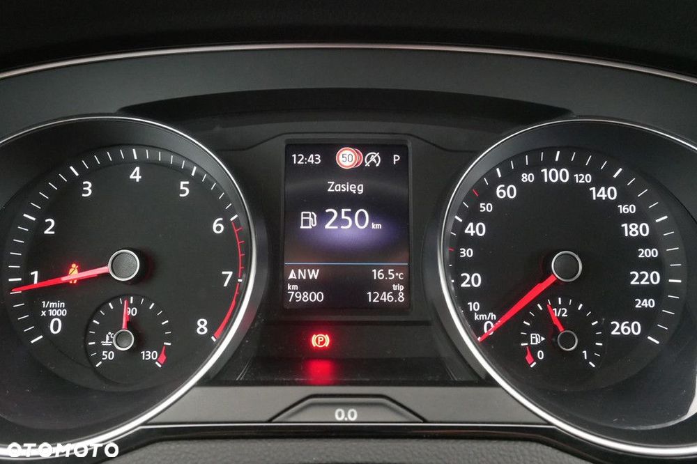 Volkswagen Passat Variant 2.0 TSI Business DSG - 9