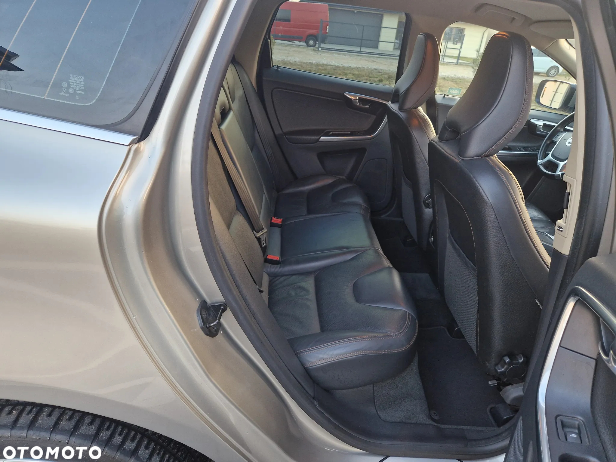 Volvo XC 60 D4 Geartronic Momentum - 29