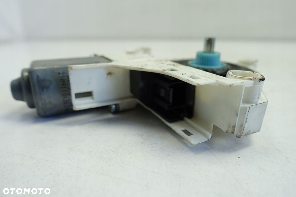 Audi A4 B8 SILNICZEK TYLNEJ SZYBY prawy tył - 5