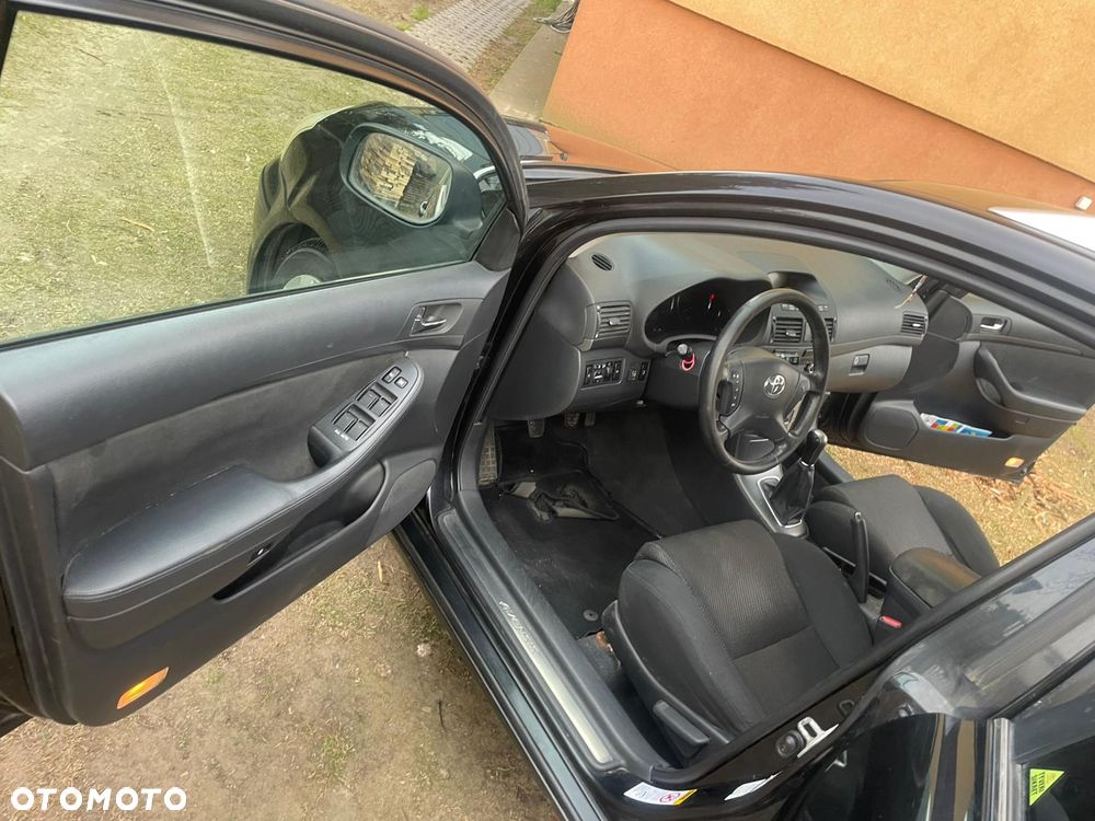 Toyota Avensis 1.8 VVT-i Luna - 10