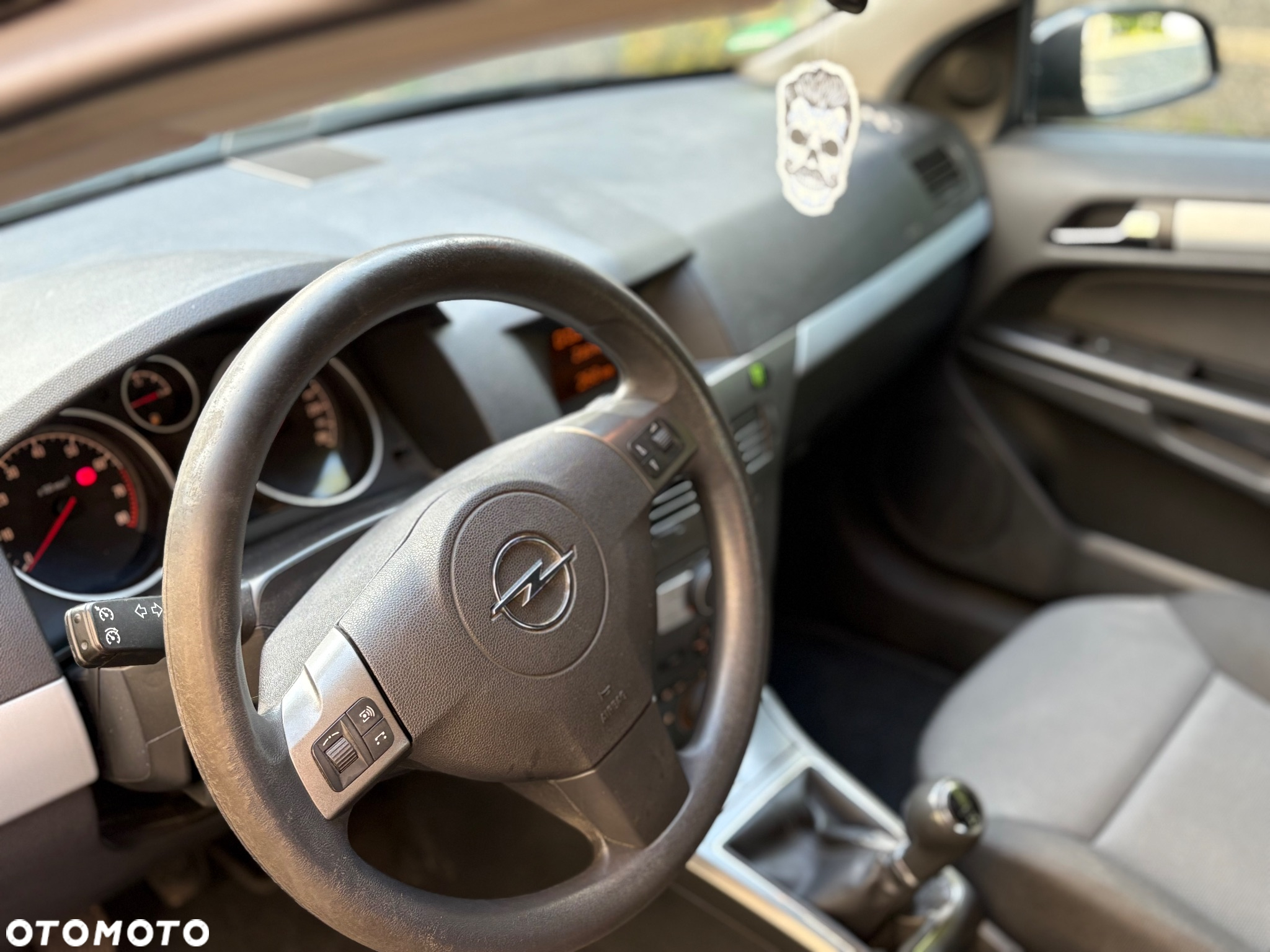 Opel Astra GTC 1.6 - 13