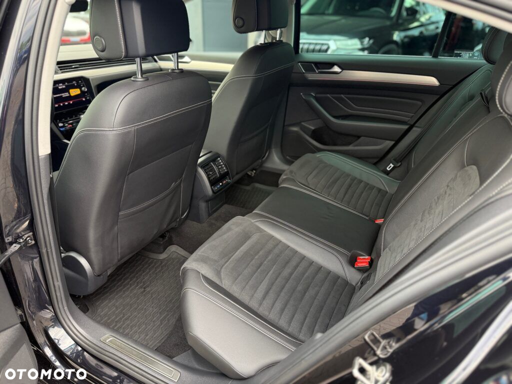 Volkswagen Passat 2.0 TDI EVO Elegance DSG - 16
