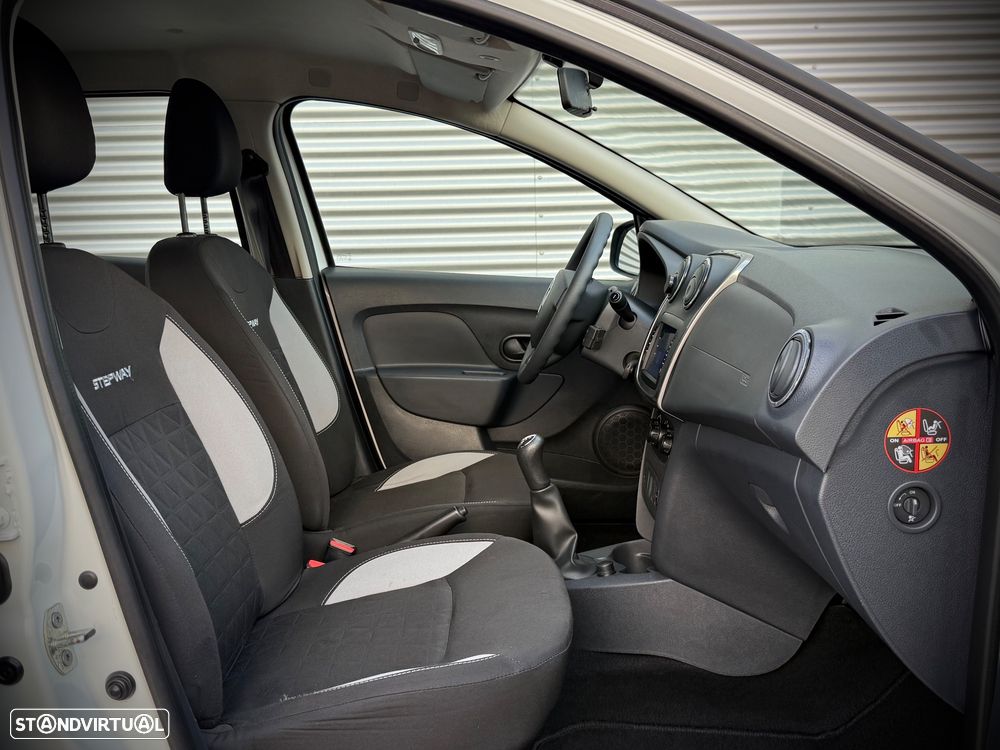 Dacia Sandero 0.9 TCe Stepway - 11
