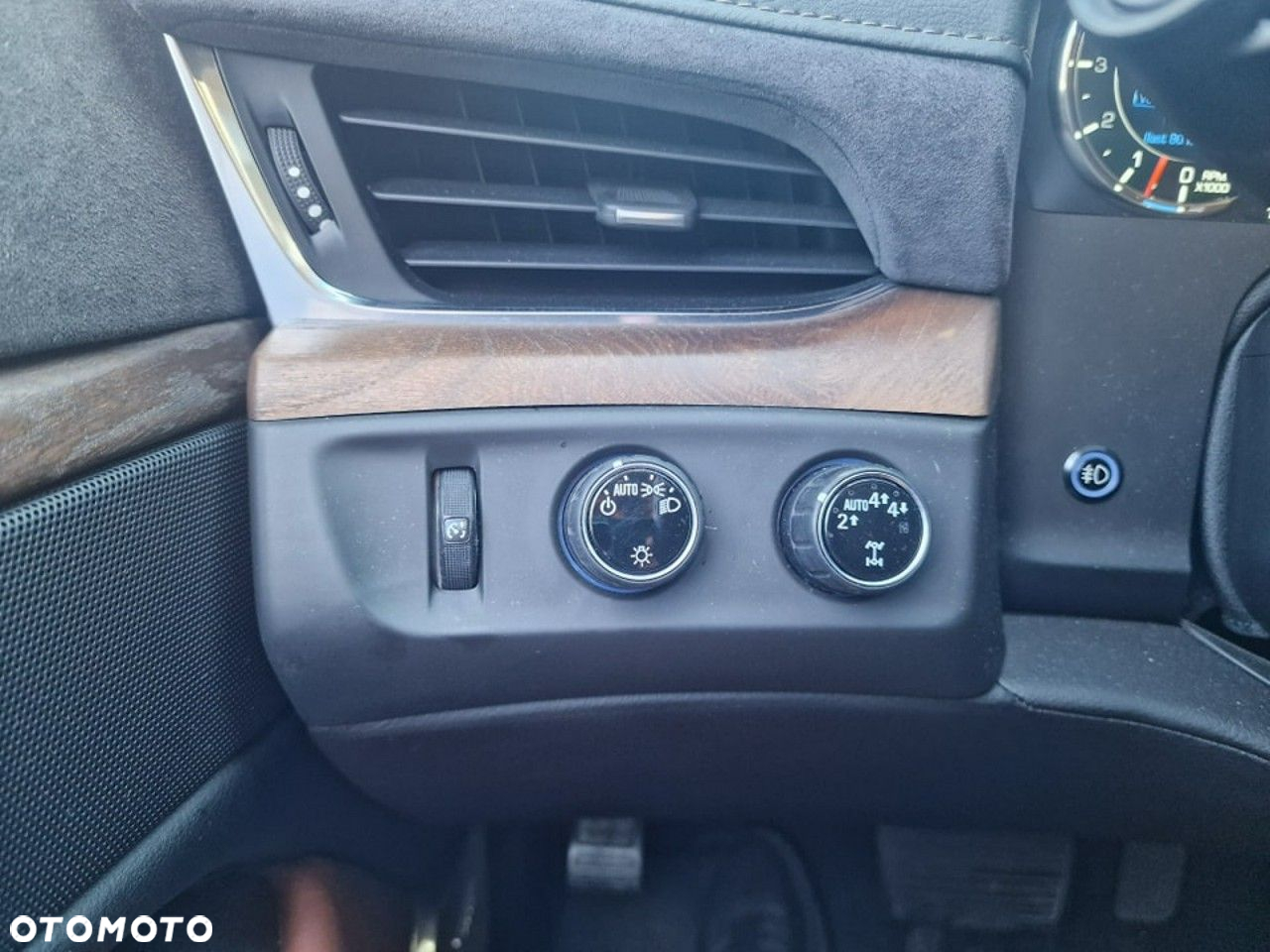 Cadillac Escalade - 12