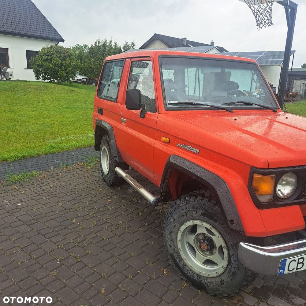 Toyota Land Cruiser RJ70 - 2