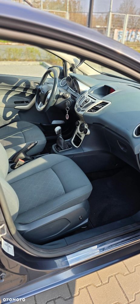 Ford Fiesta 1.4 Ghia - 11