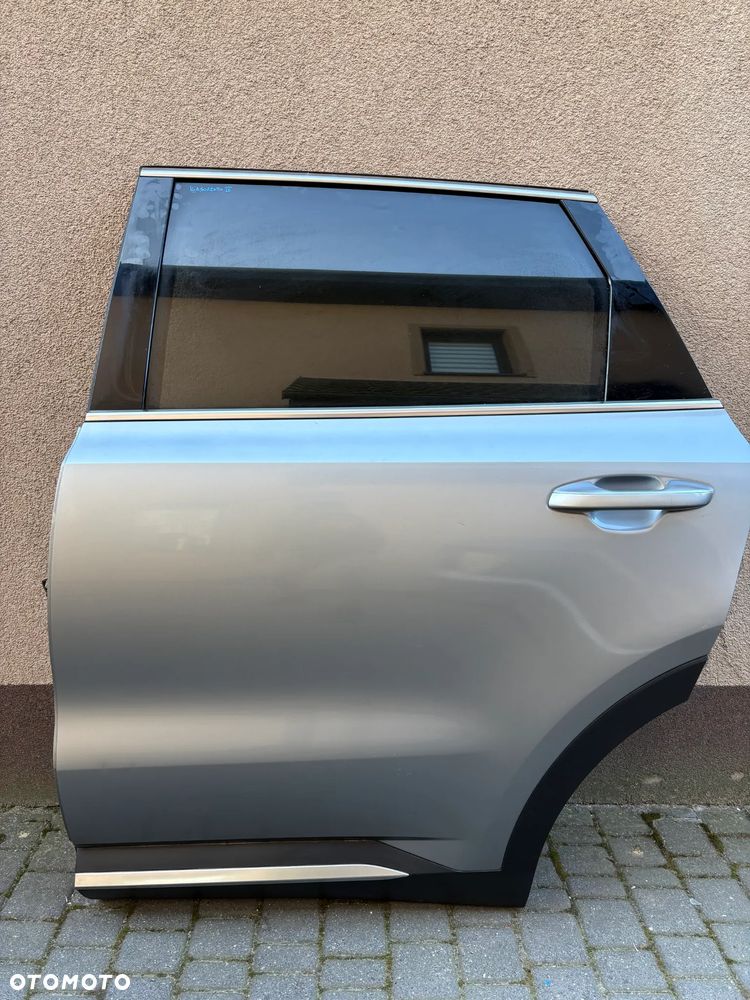 Drzwi tyl tylne Kia Sorento IV 4  - lewa strona - oryginalne kod koloru KLG - 1