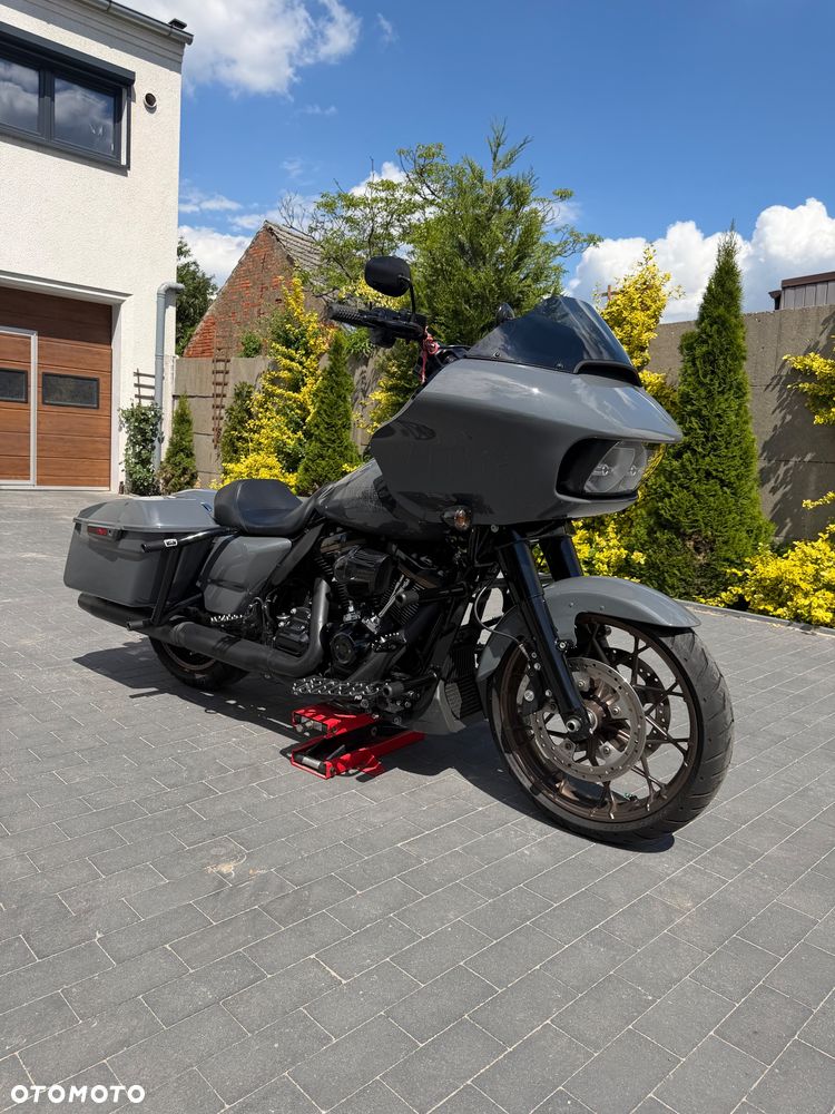 Harley-Davidson Touring Road Glide - 1