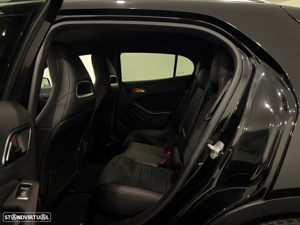 Mercedes-Benz GLA 200 - 32