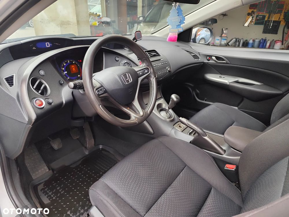Honda Civic 1.4 i-VTEC - 8