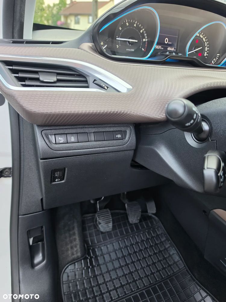 Peugeot 2008 1.6 VTi Allure - 32