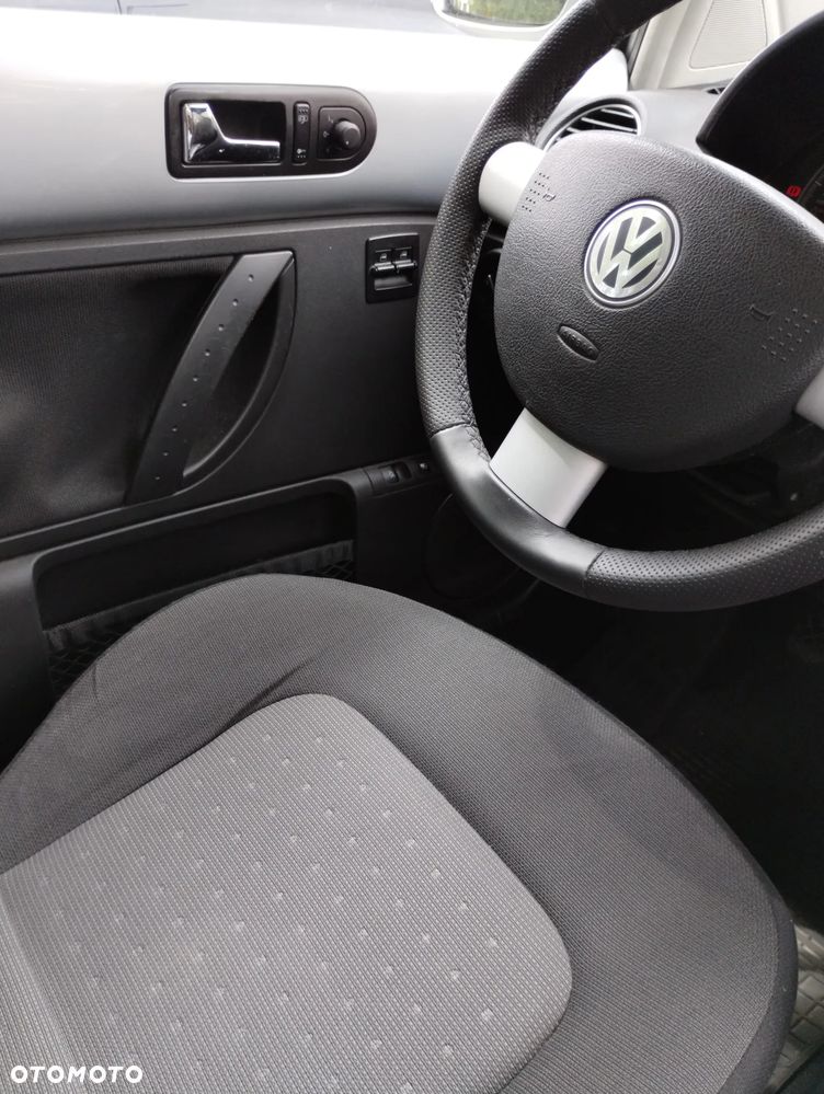 Volkswagen New Beetle 1.6 - 10