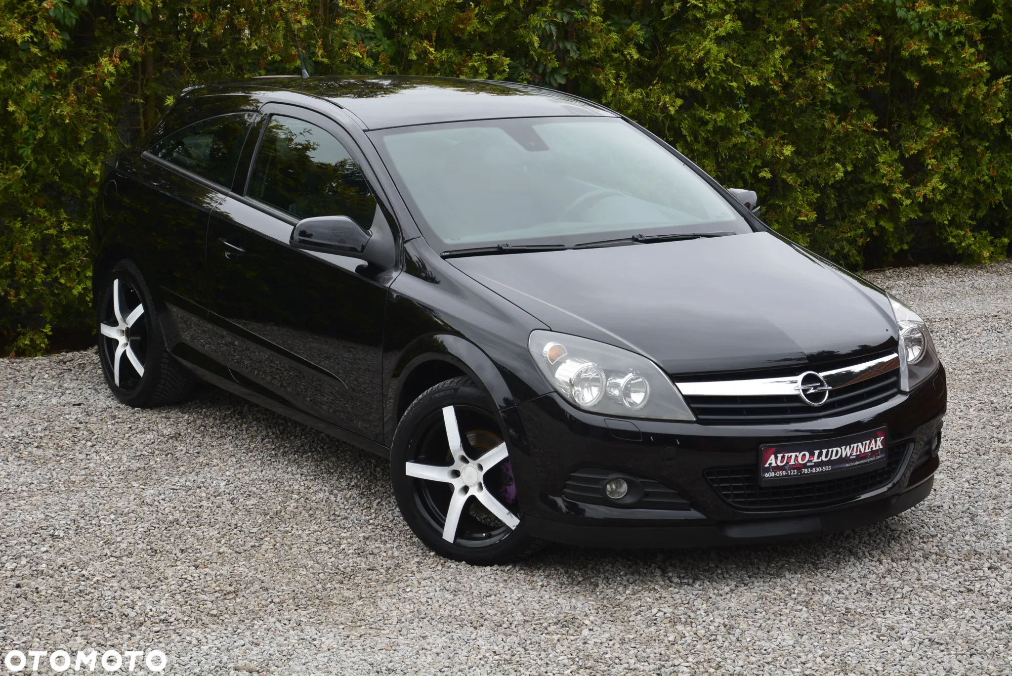 Opel Astra GTC 1.6 NAVI - 12