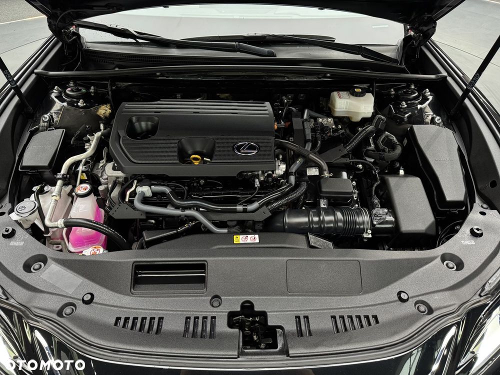 Lexus ES 300h Business Edition - 22