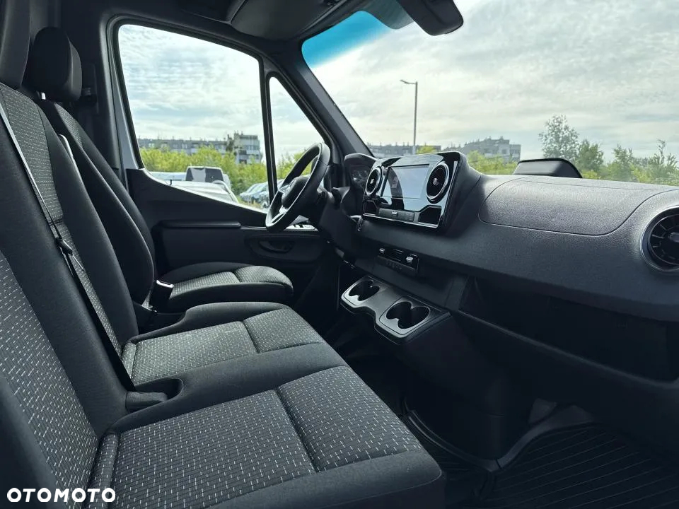Mercedes-Benz Sprinter - 22