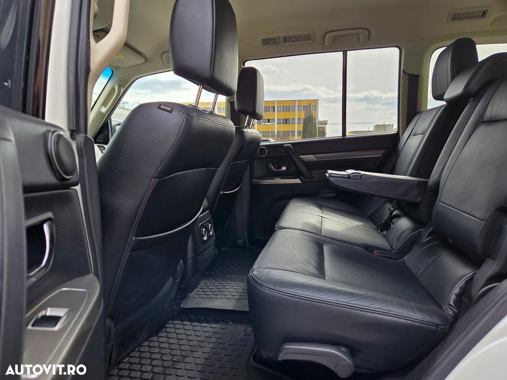 Mitsubishi Pajero 3.2 DI-D Instyle - 11