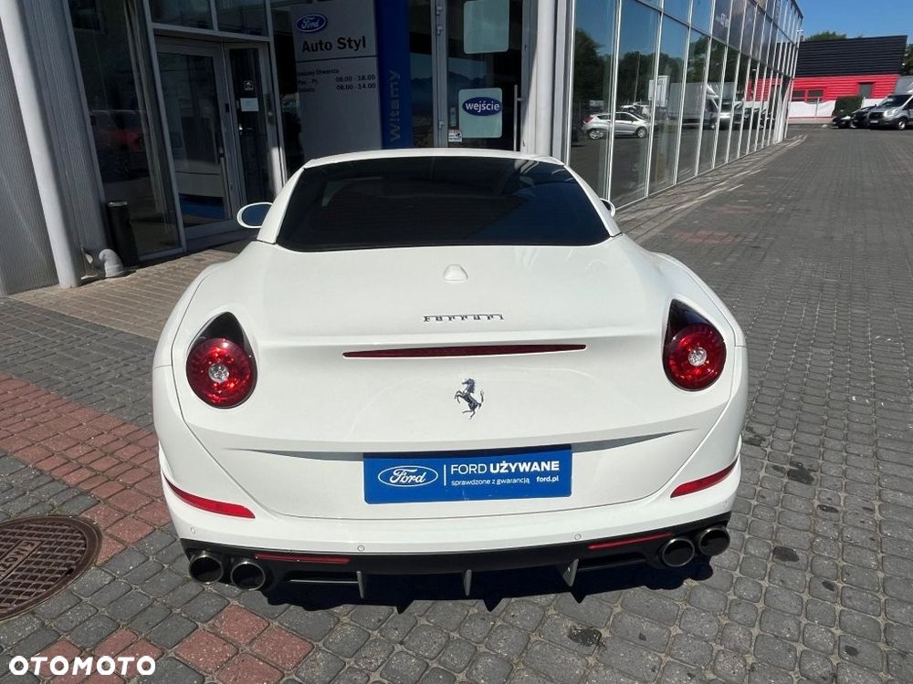 Ferrari California T - 5