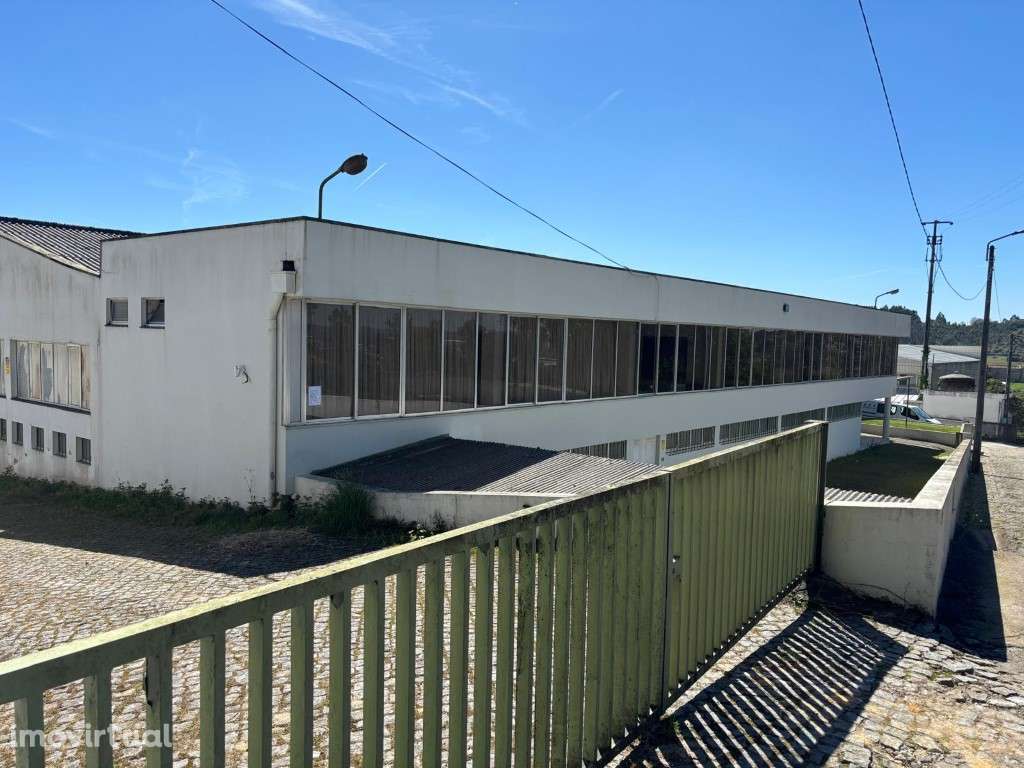Armazém junto autoestrada com escritórios na Trofa - Grande imagem: 5/6