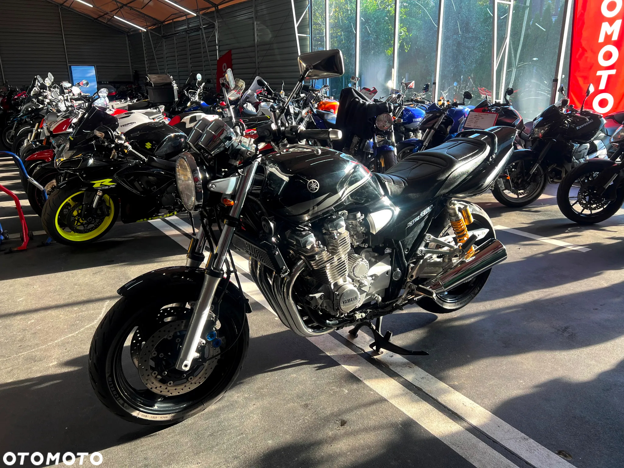 Yamaha XJR - 10