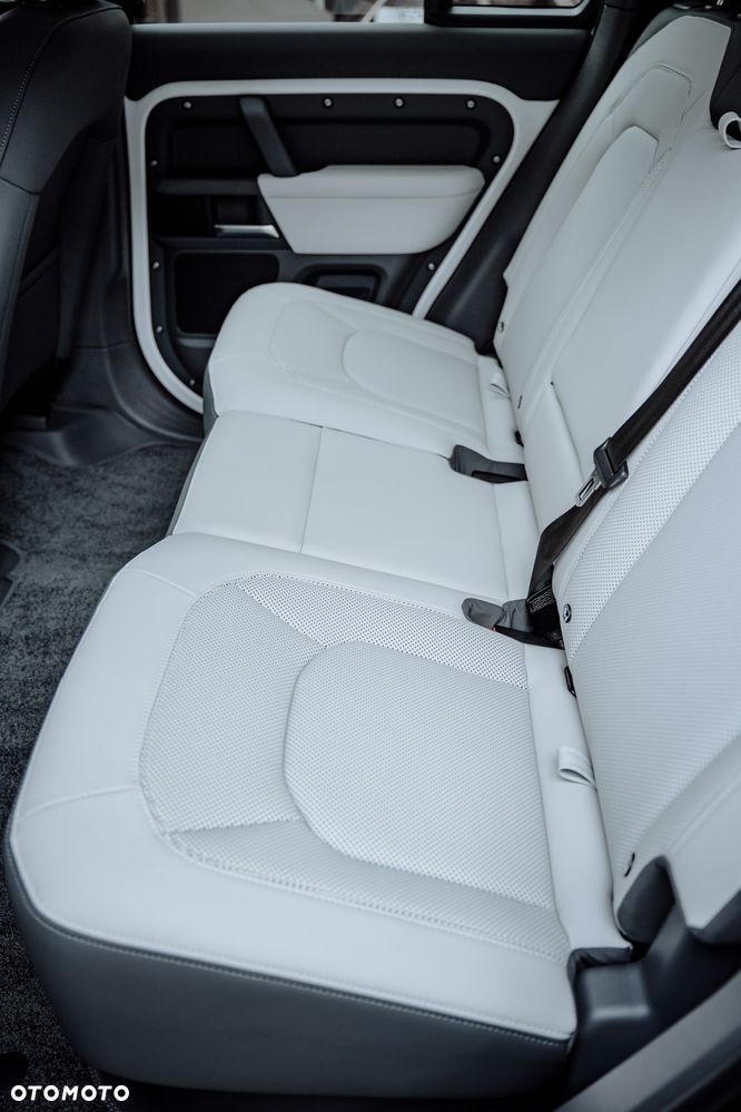 Land Rover Defender - 10