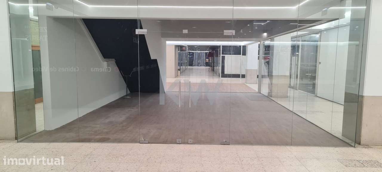 INVESTIDORES: 10% - rentabilidade bruta!!! Loja arrendada à Rotunda da - Grande imagem: 2/10