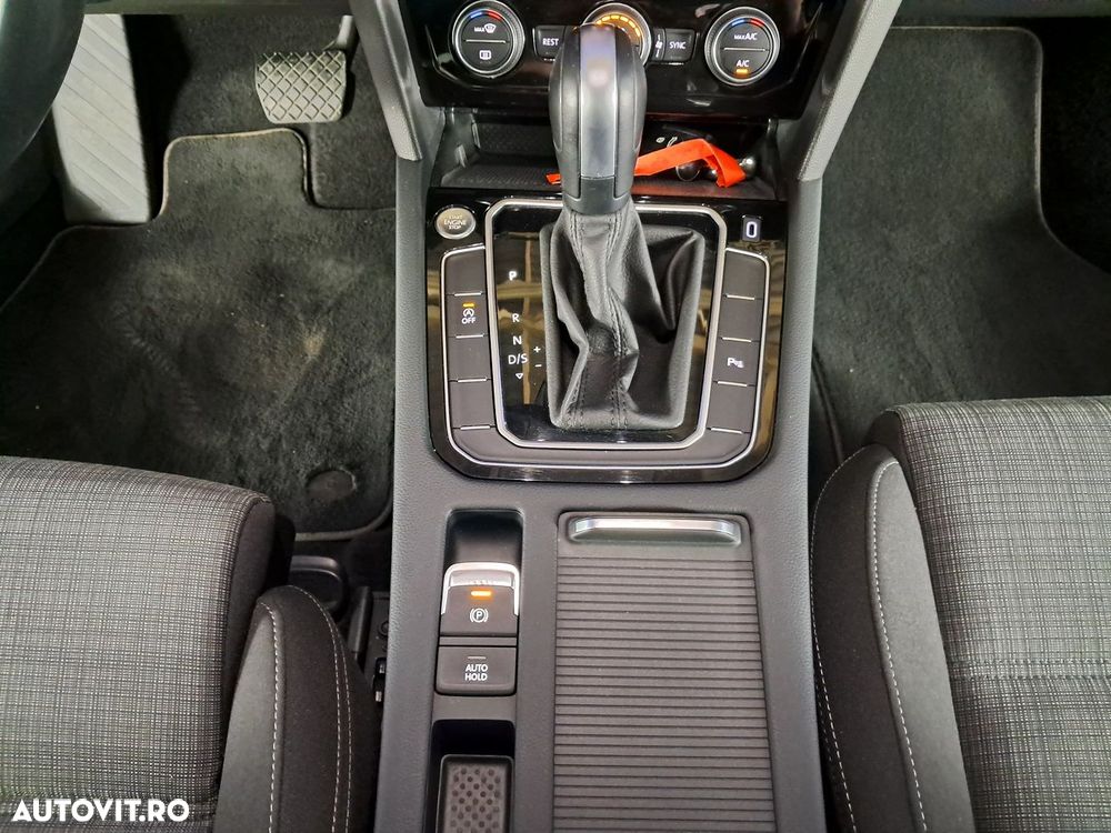 Volkswagen Passat - 8