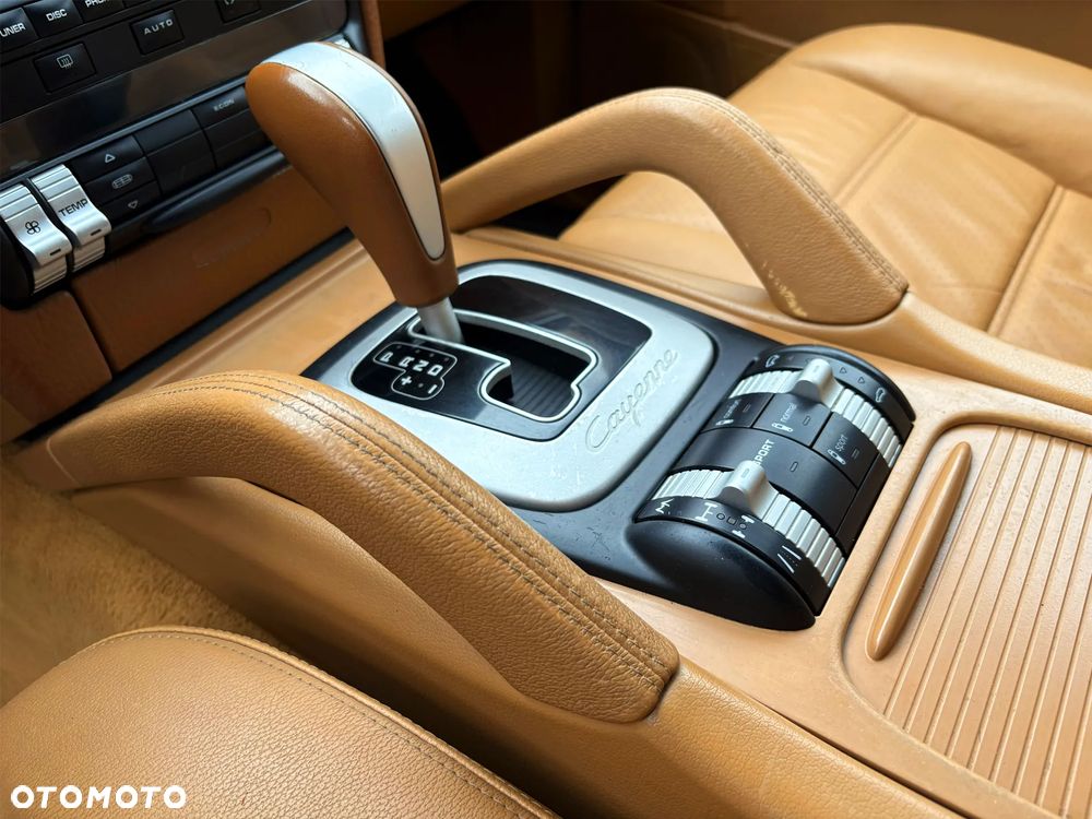 Porsche Cayenne - 19