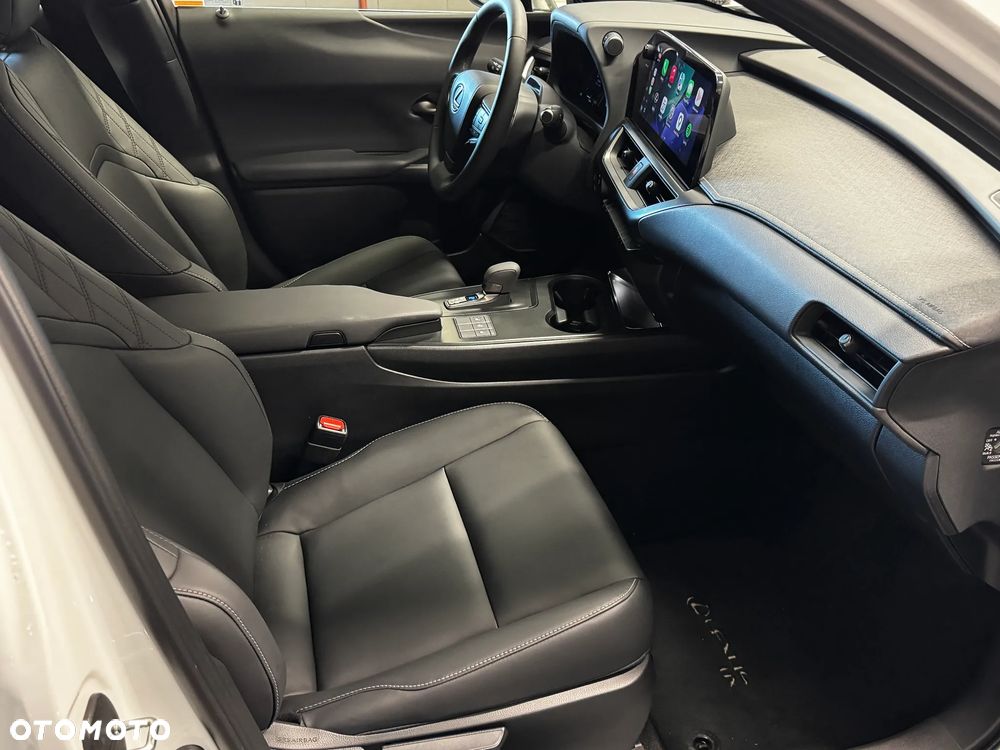 Lexus UX 300h F Sport Design - 18