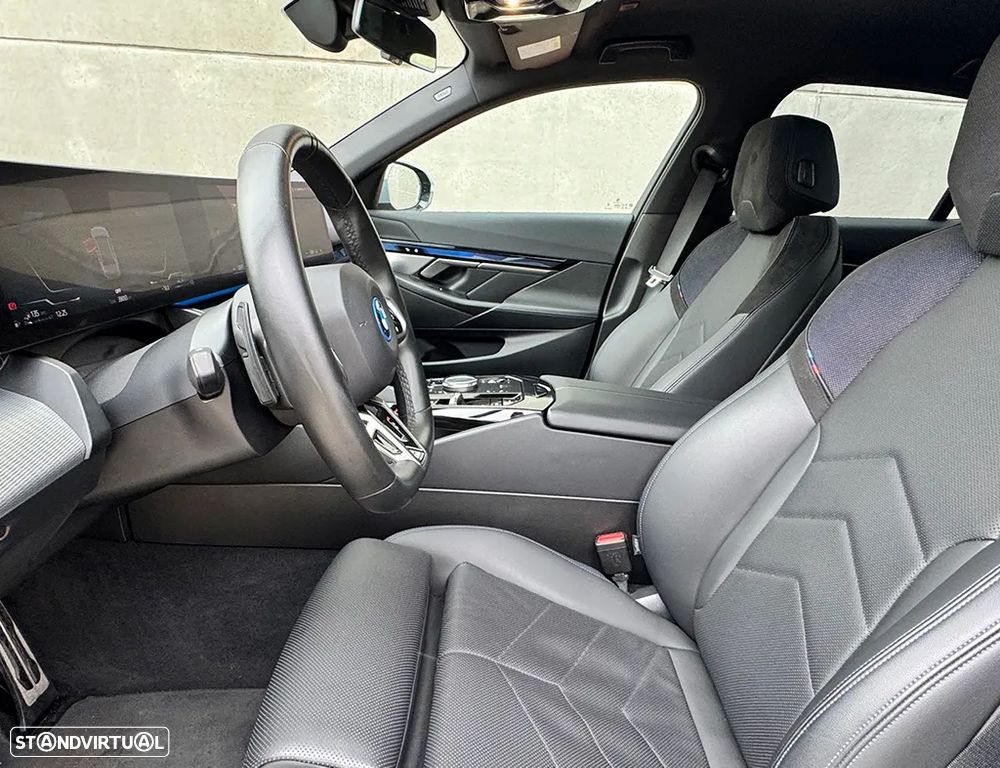 BMW 530 e Pack Desportivo M - 11