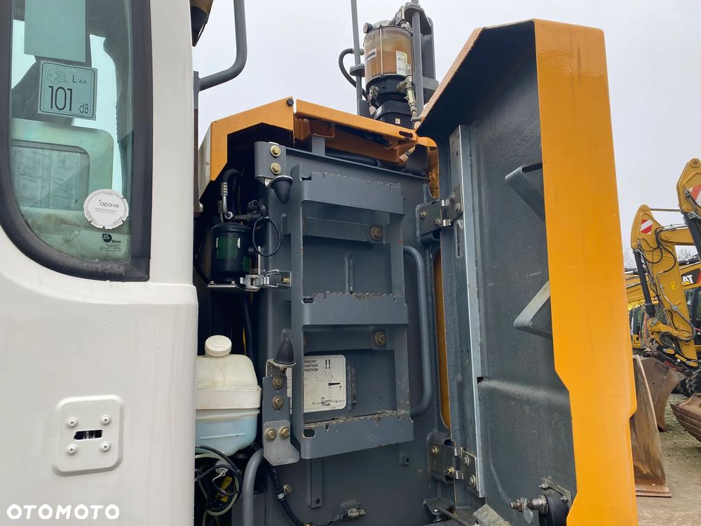Liebherr R924 COMPACT, 2014 ROK, PŁUG, RAMIĘ 3X ŁAMANE, Z NIEMIEC - 16
