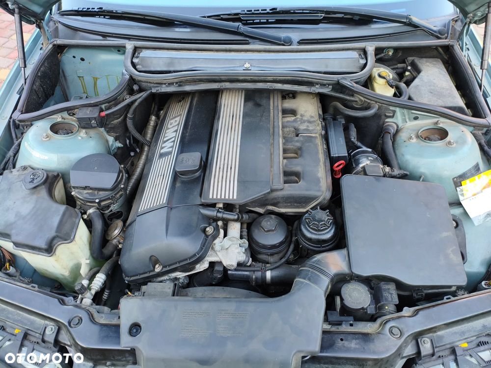 BMW Seria 3 330i - 25
