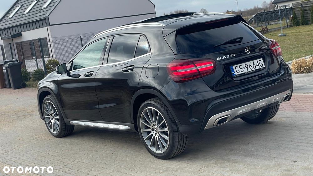Mercedes-Benz GLA 250 4Matic 7G-DCT AMG Line - 3