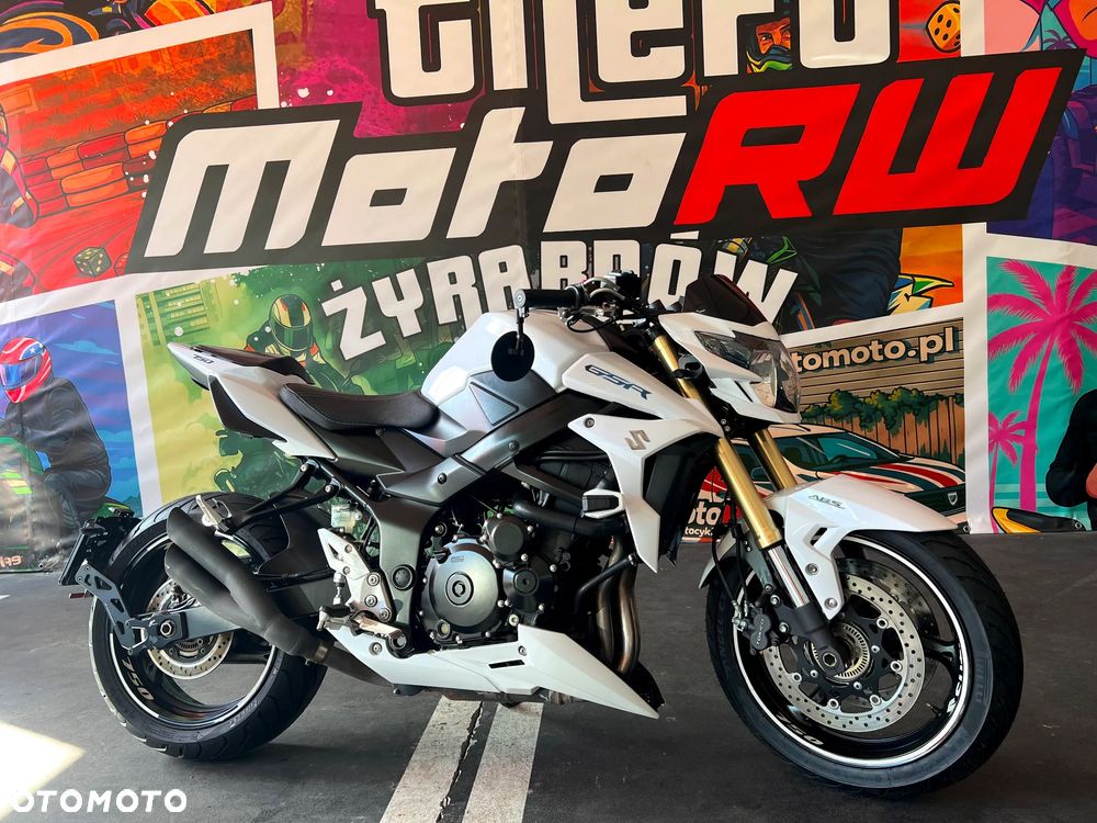 Suzuki GSR - 4