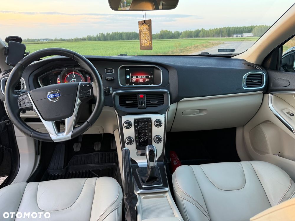 Volvo V40 D2 Drive-E Ocean Race - 10