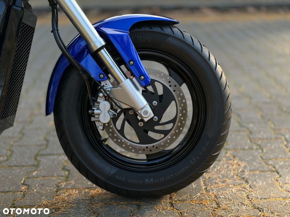 Suzuki Intruder - 15