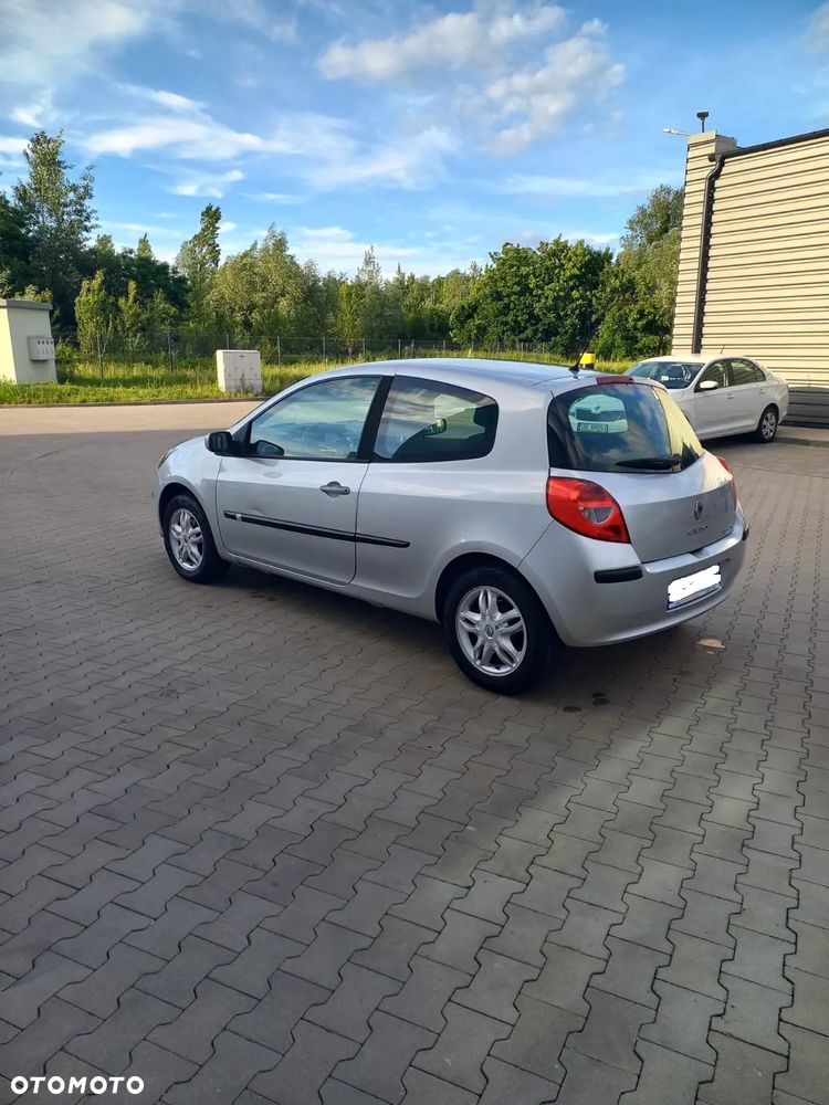 Renault Clio - 10
