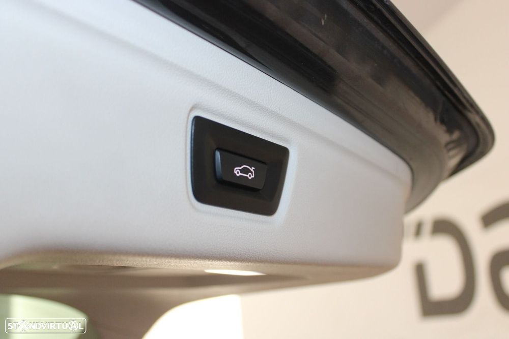 BMW 330 e Touring Auto - 27