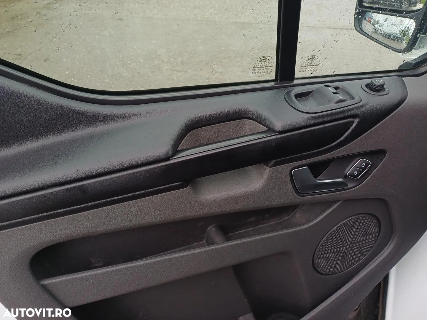 Ford TRANSIT CUSTOM - 9