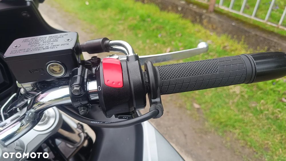 Suzuki GSX - 16