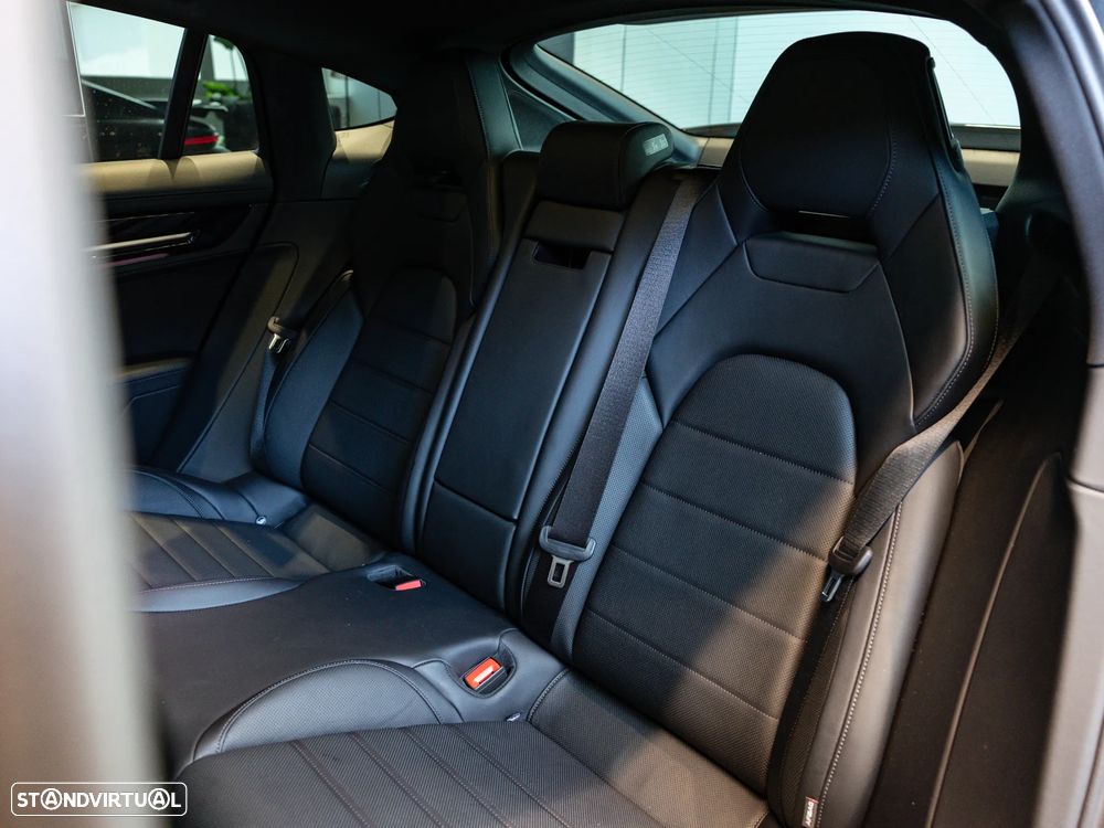 Porsche Panamera 4 E-Hybrid - 30