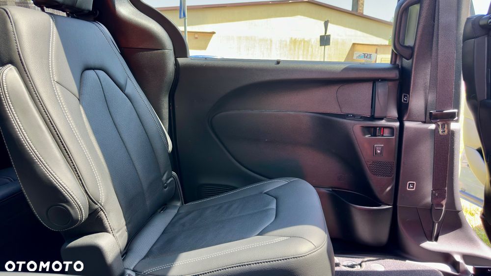 Chrysler Pacifica - 24