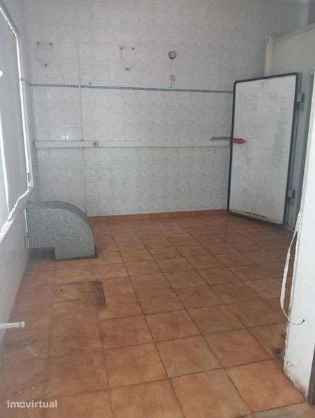 Arrenda-se loja em Varge Mondar, perto da Tabaqueira com 216 m2 - Grande imagem: 2/4