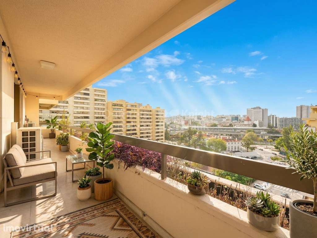 Penthouse T4 com varanda e estacionamento nas Laranjeiras - Grande imagem: 3/25