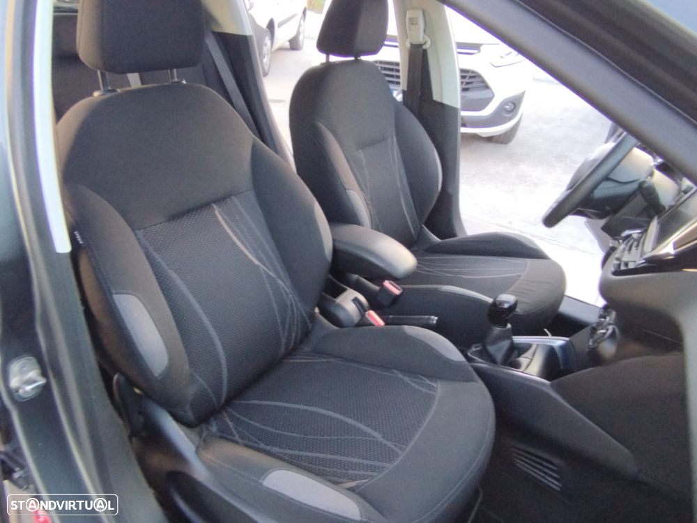 Peugeot 208 - 28