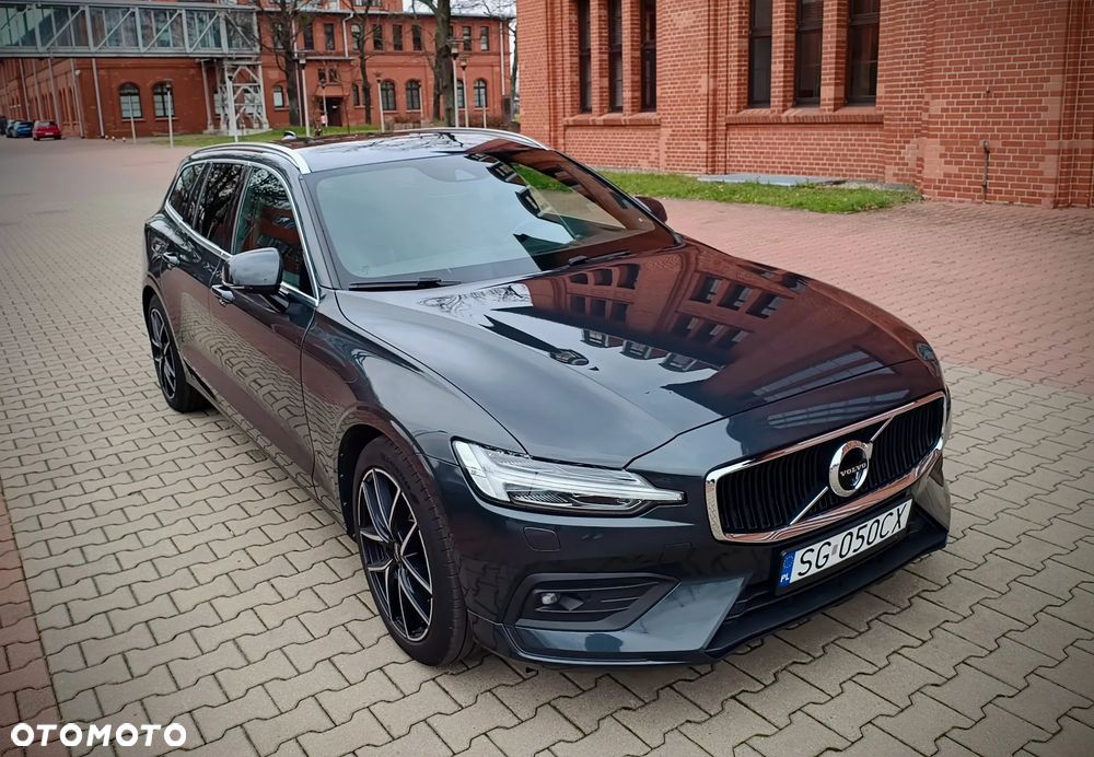 Volvo V60 D4 AWD Geartronic Momentum Pro - 1