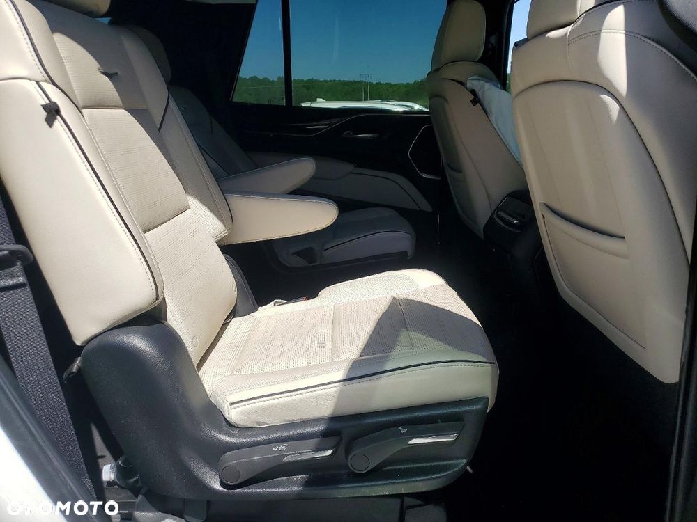 Cadillac Escalade - 12