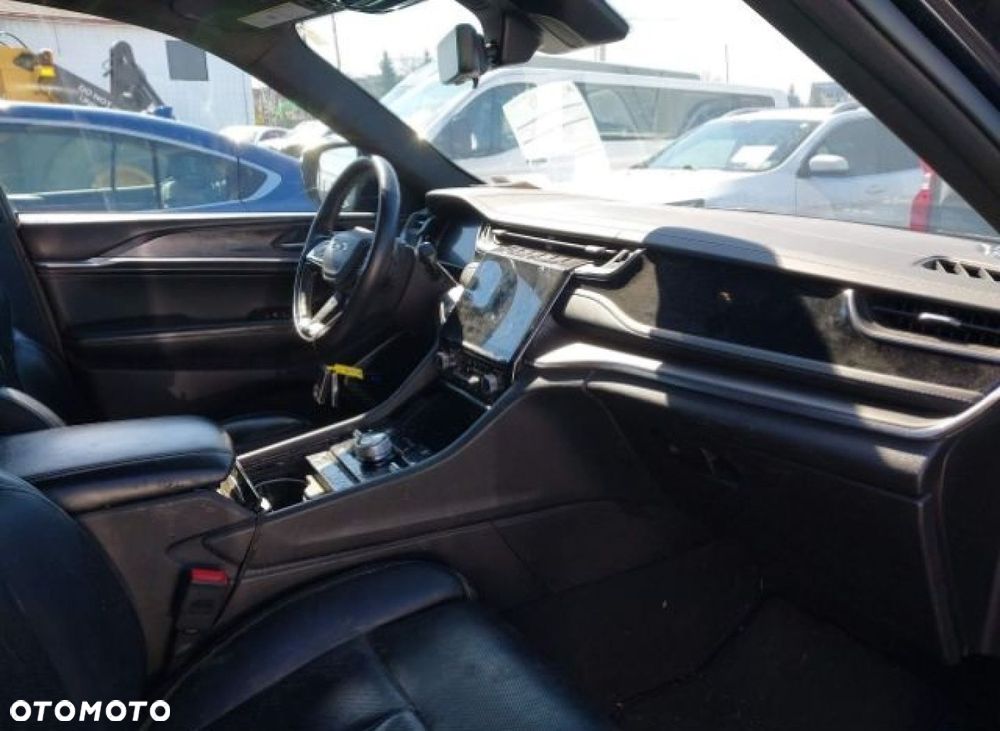 Jeep Grand Cherokee - 12