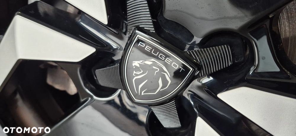 Peugeot 2008 PureTech 130 Allure S&S EAT8 - 31