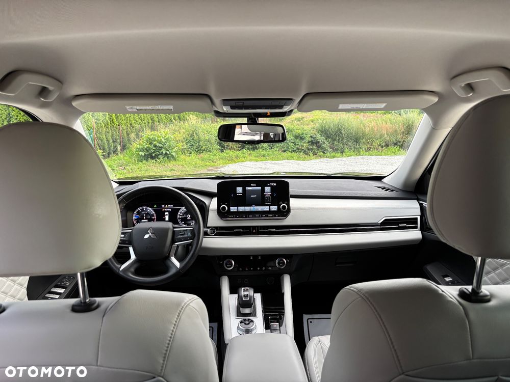Mitsubishi Outlander - 16