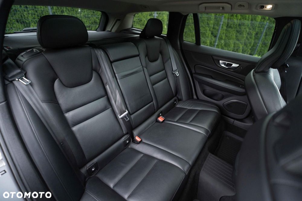 Volvo V60 Cross Country - 13